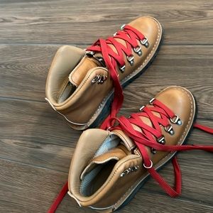 Dabber Mountain Light Cascade Hiking Boots - Size 8 - Like New!